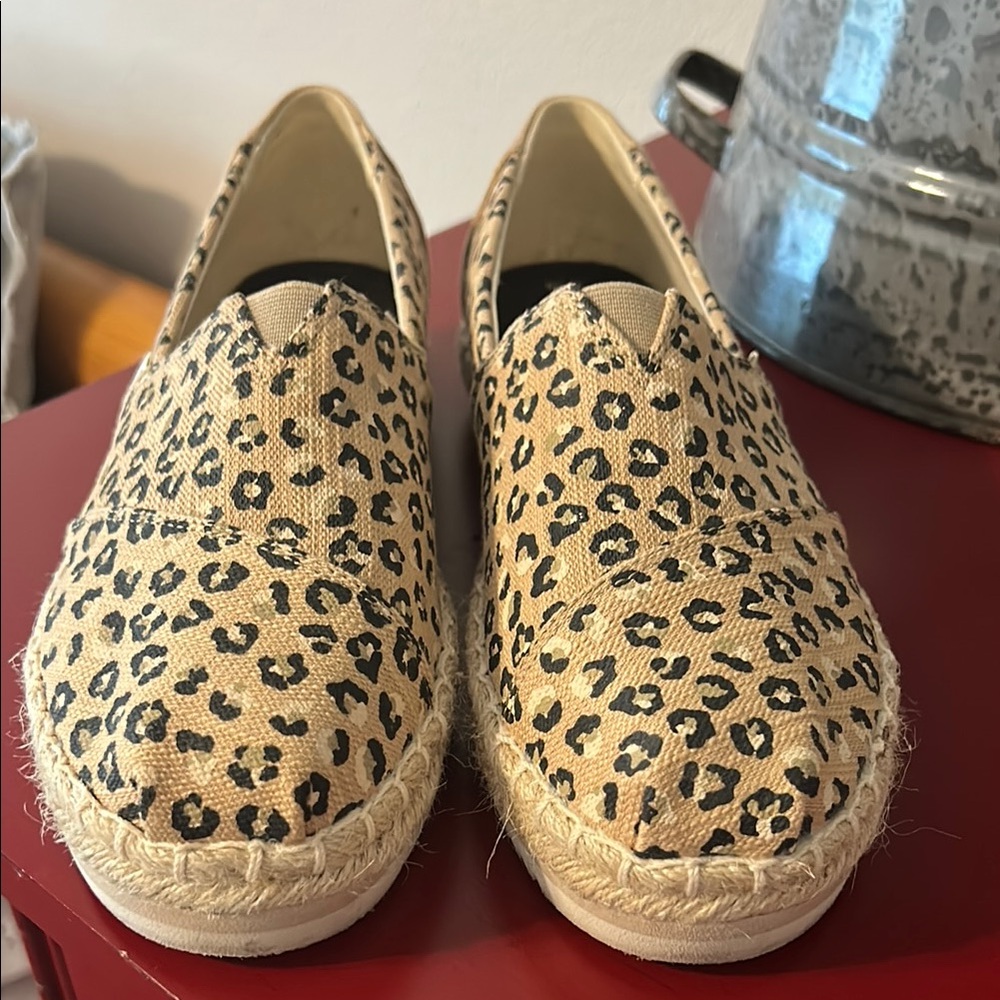 Tom’s Leopard Print Espadrille Flats